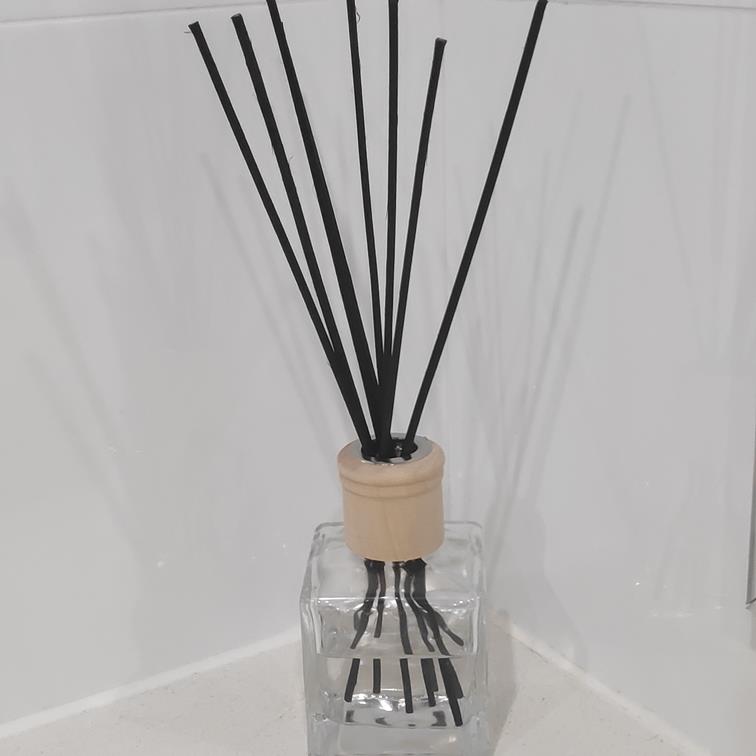 natural-rattan-diffuser-reeds-in-black